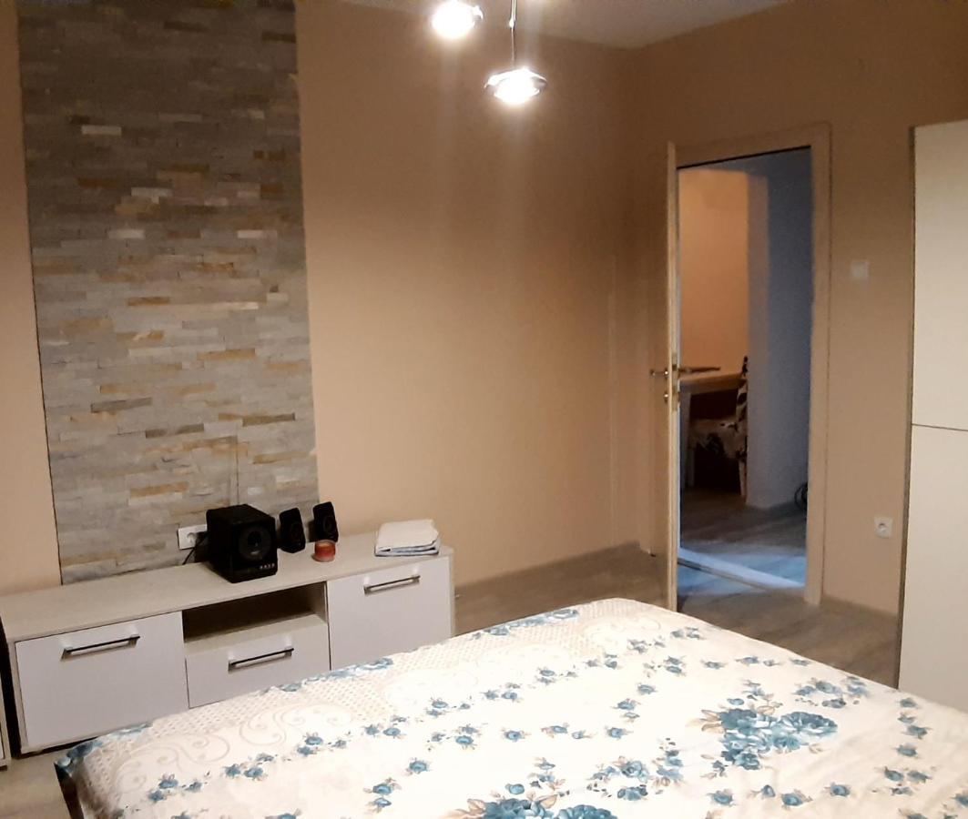 Lux Apartman Čačak Kültér fotó