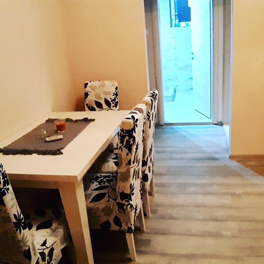 Lux Apartman Čačak Kültér fotó