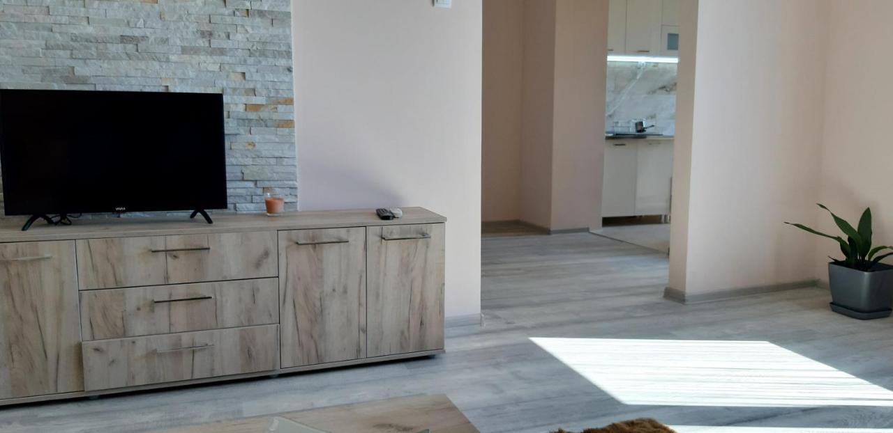 Lux Apartman Čačak Kültér fotó