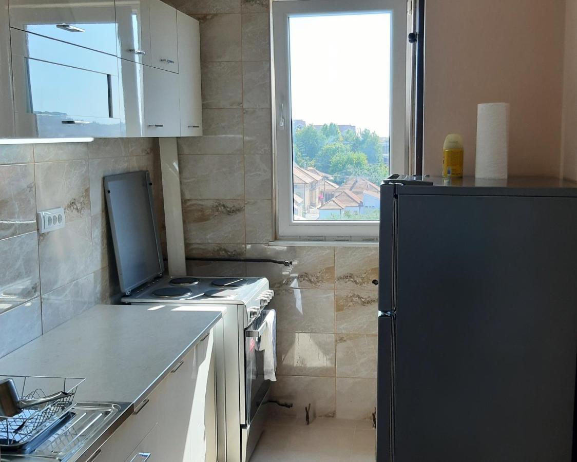 Lux Apartman Čačak Kültér fotó